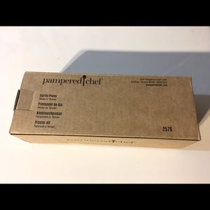 Pampered Chef - Garlic Press New
